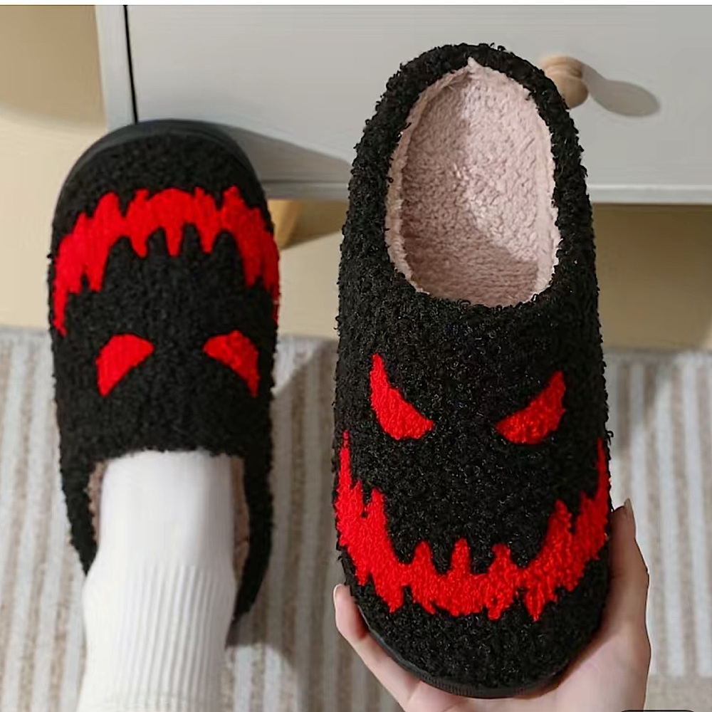 New black red Halloween scary demon evil face fuzzy plush slippers size 9.5/10